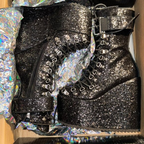 Sparkle Traitor Boots - Size 6 - New in Box - Picture 9 of 11
